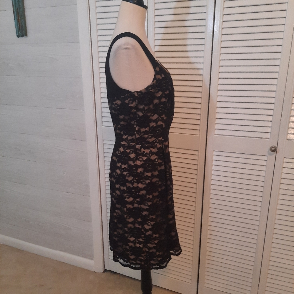 Eci New York black silk lace floral fit and flare dress sz 8 *P - Picture 3 of 7